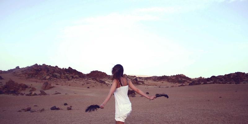 家庭影音中心焕新指南：巧用二手置换，打造无痕智能投影系统