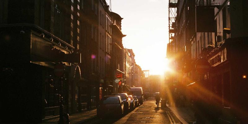 让家焕新，为地球减负：环保家居置换中可持续材料的智慧选择